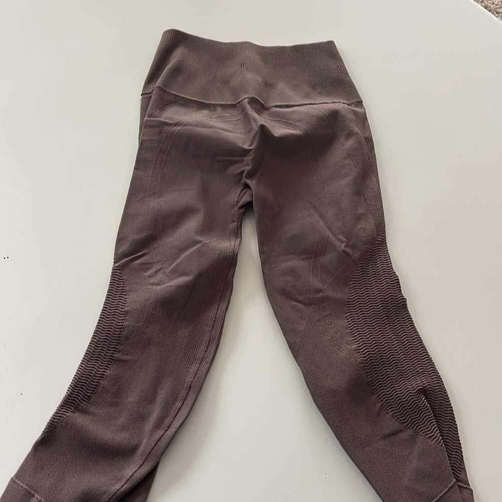 Lululemon women capris